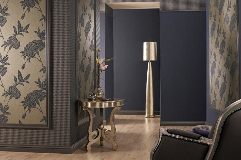 The combination of wallpaper in the hallway - photo