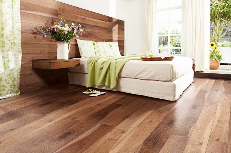 Green color - Laminate on the wall