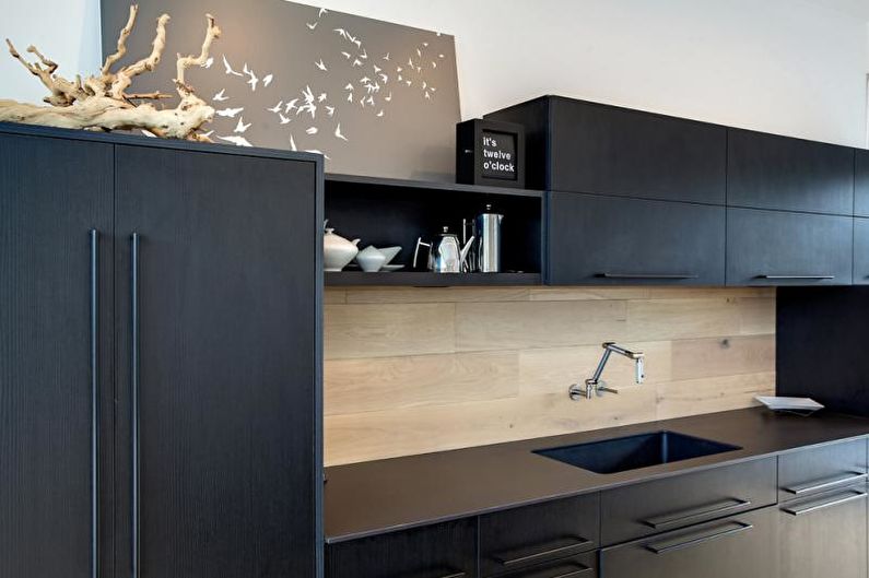 Laminate on the wall in the interior of the kitchen - photo