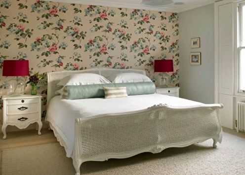 Non-woven wallpaper in the interior: types, how to glue