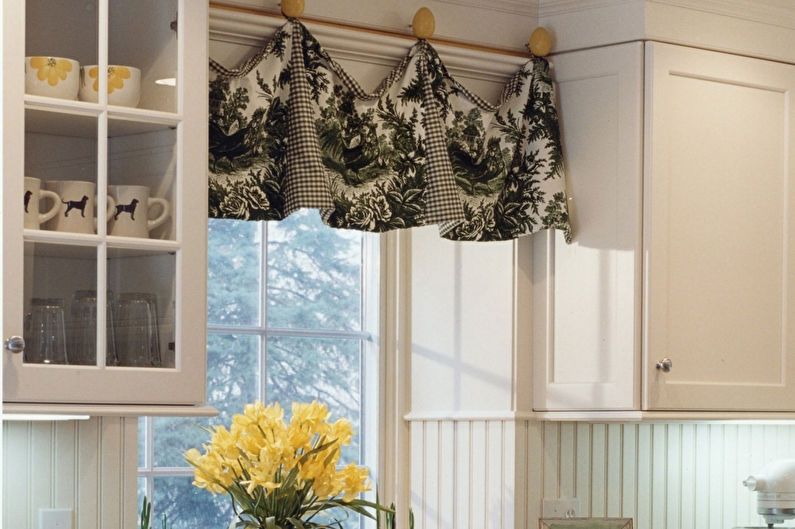 Provence style curtains in the kitchen - photo