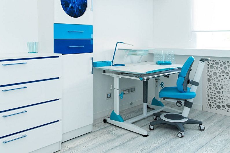 Bureau voor een schooljongen - foto