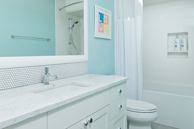 Turquoise bathroom - interior design photo