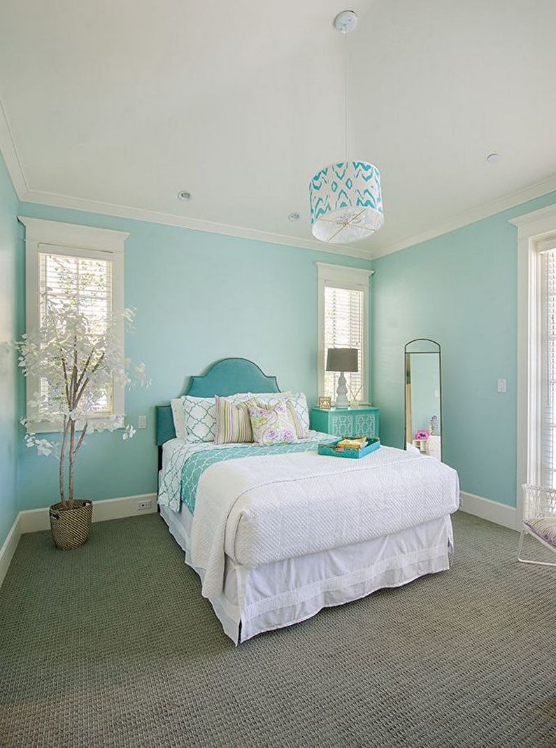 Turquoise bedroom - interior design photo