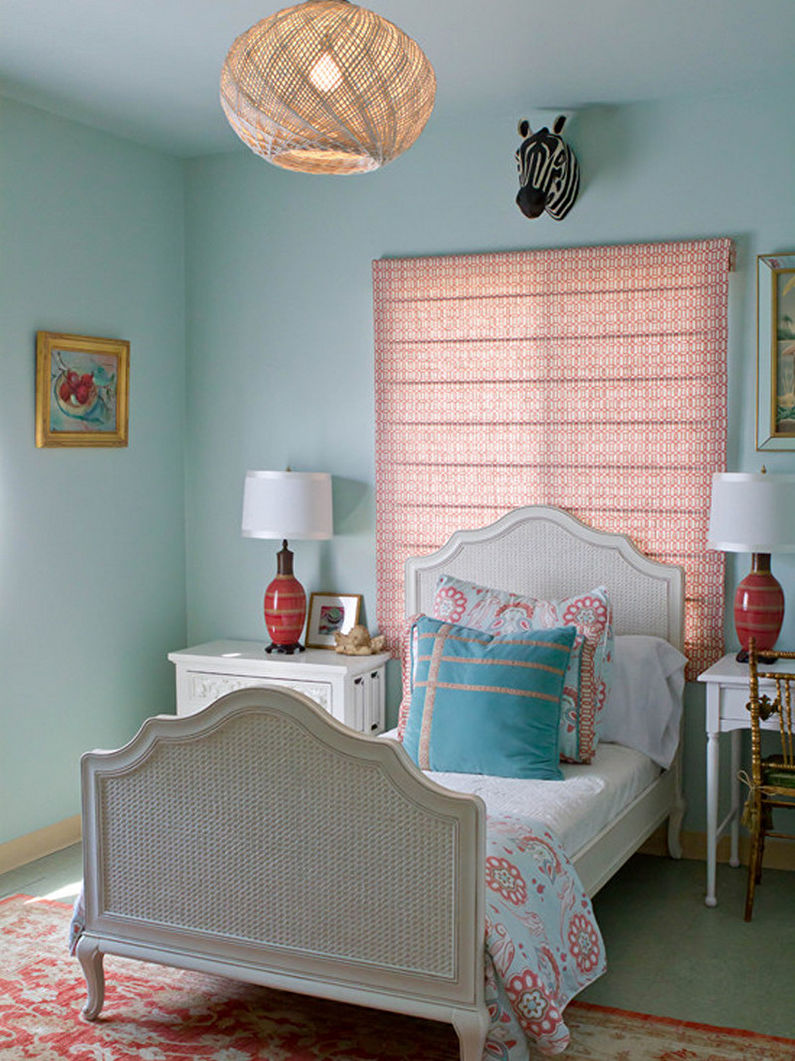 Turquoise bedroom - interior design photo