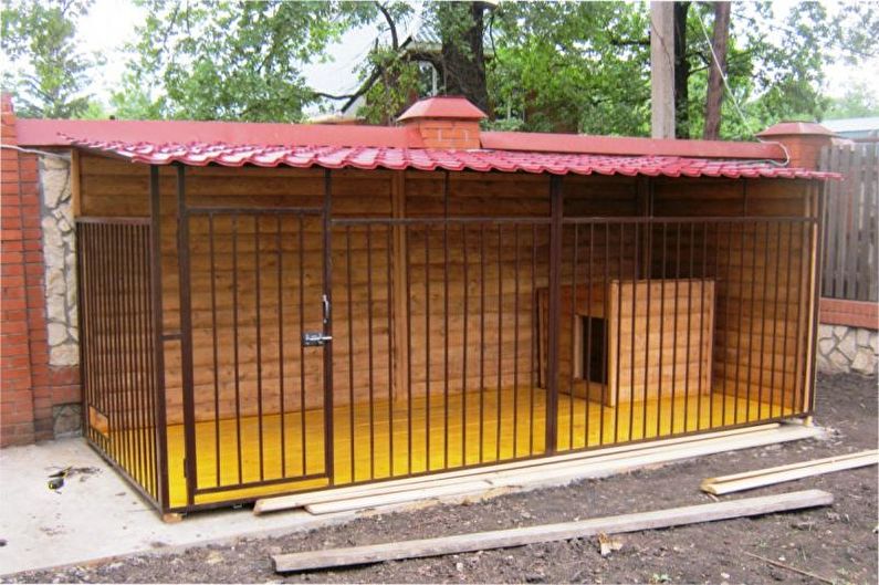 Closed enclosures for dogs