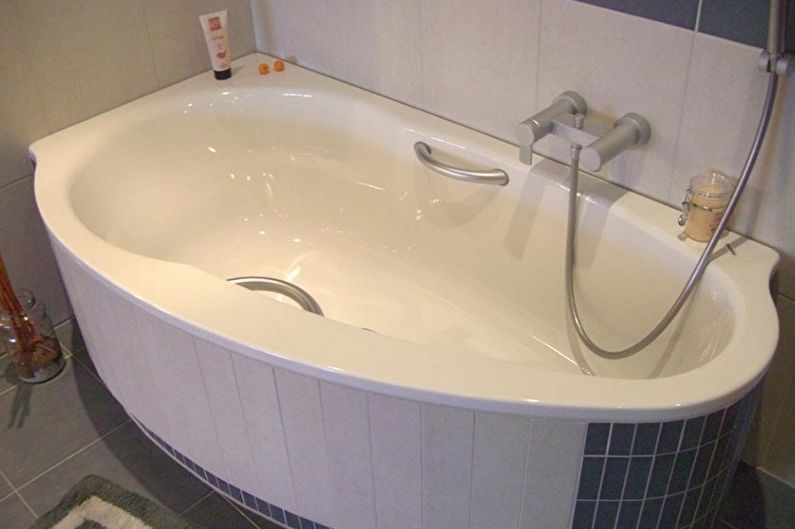 Steel corner bath