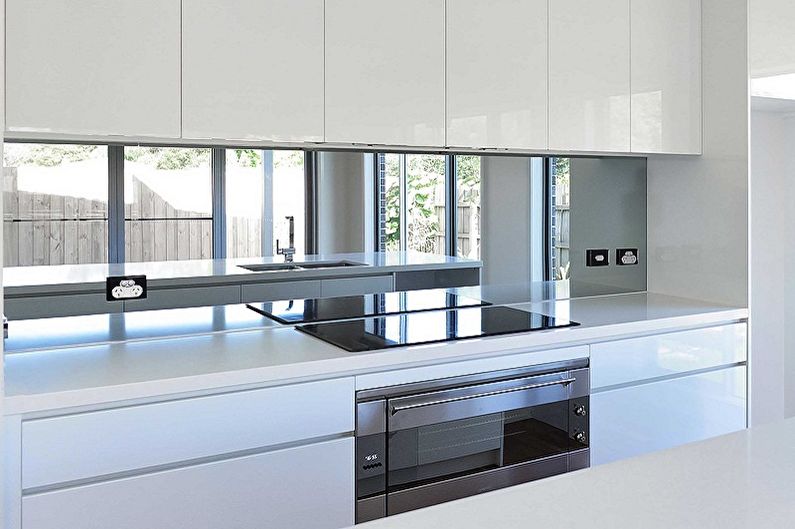 How to choose an apron for a kitchen made of glass