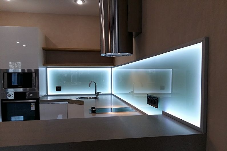 Apron for kitchen made of glass - photo