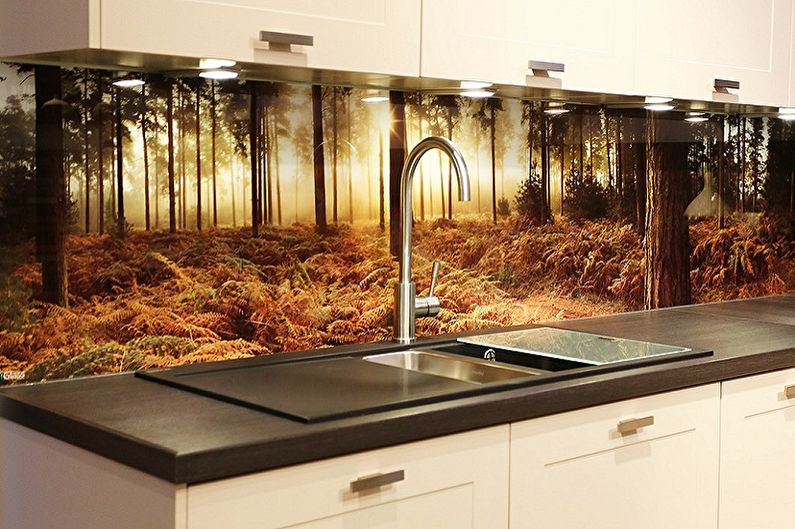 Apron for kitchen made of glass - photo
