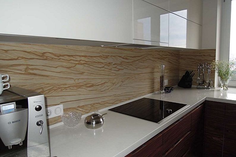 Apron for kitchen made of glass - photo