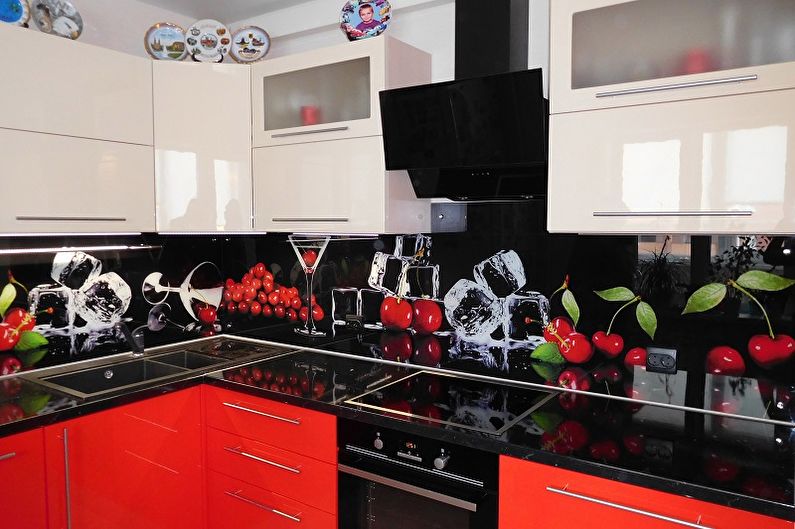 Apron for kitchen made of glass - photo
