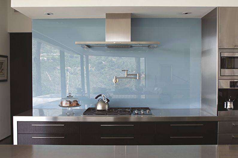 Apron for kitchen made of glass - photo