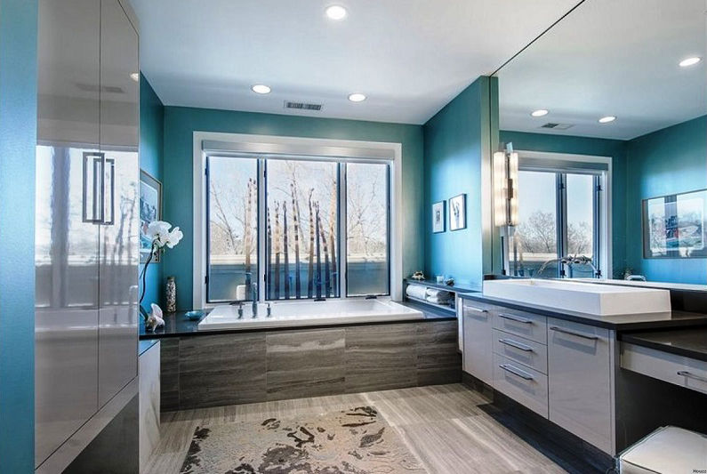 Blue bathroom - interior design photo