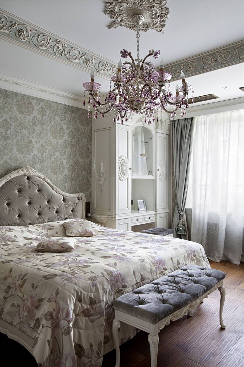 Interior design bedroom in a classic style - photo