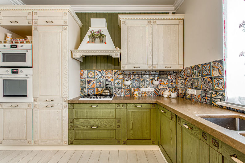 Green color in the interior of the kitchen - photo