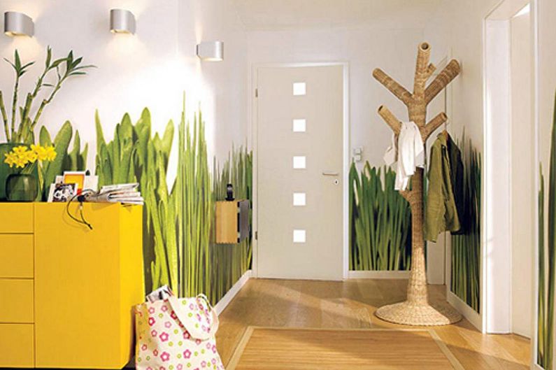 Green color in the interior of the hallway, corridor - photo