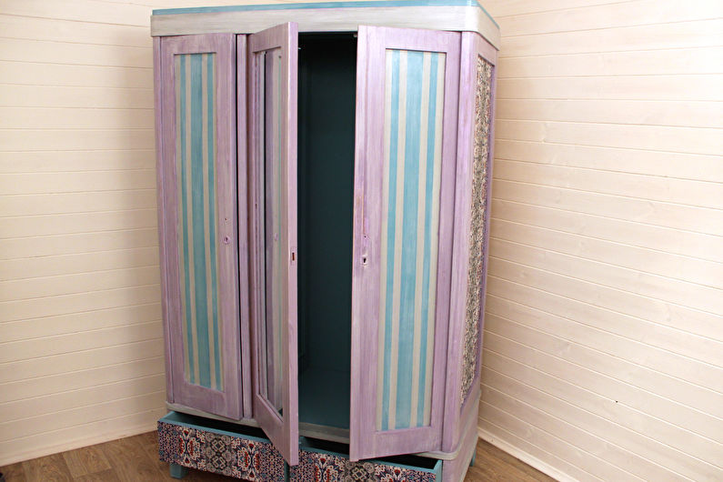 DIY old cabinet decor - Painting
