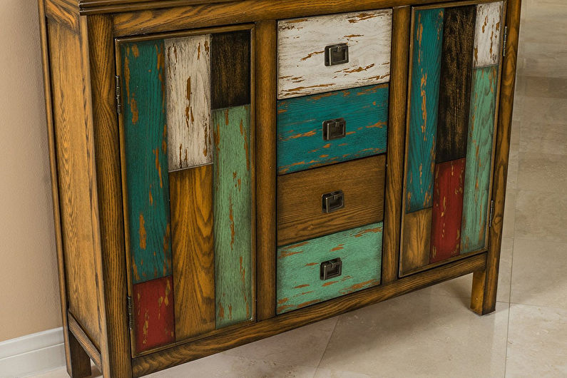 DIY old cabinet decor - Painting