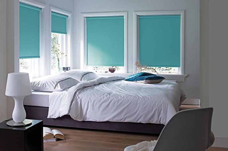Cortines enrotllades per a un dormitori - foto