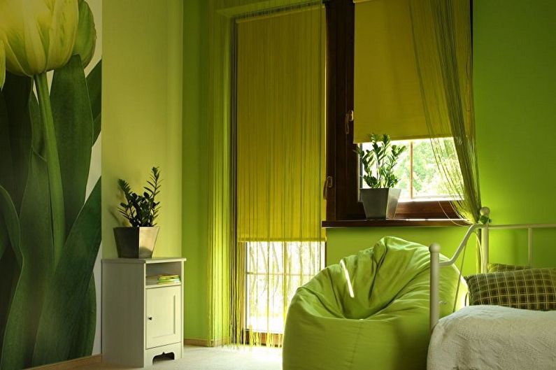 Cortines enrotllades per a un dormitori - foto