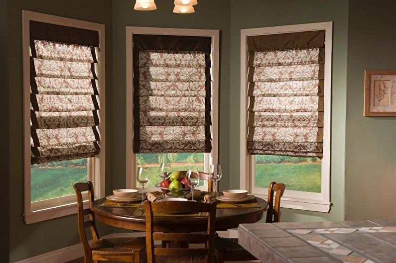 Roman curtains in the interior - photo