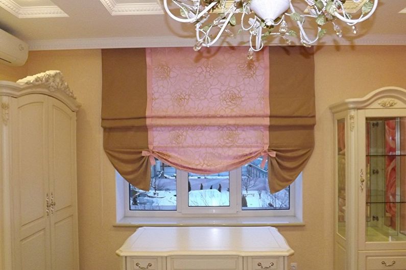 Roman curtains in the interior - photo