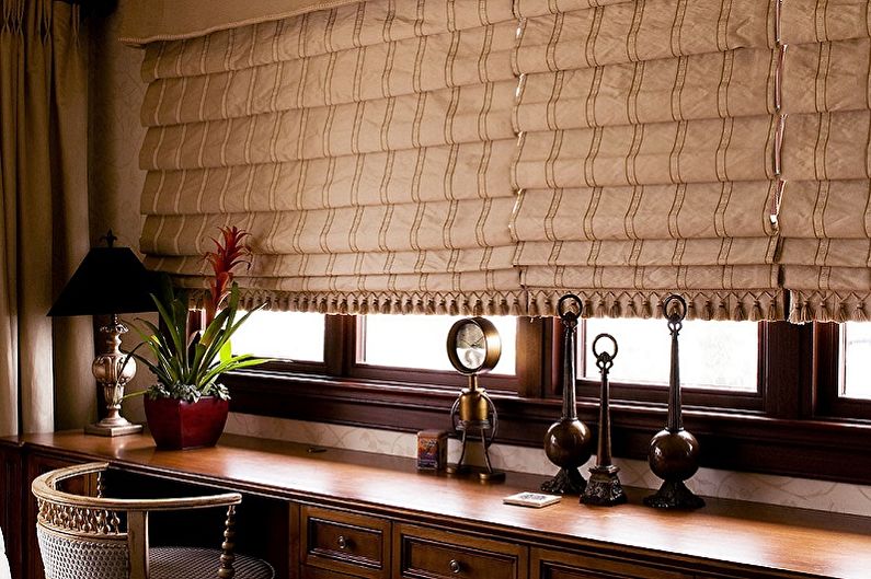 Roman curtains in the interior - photo