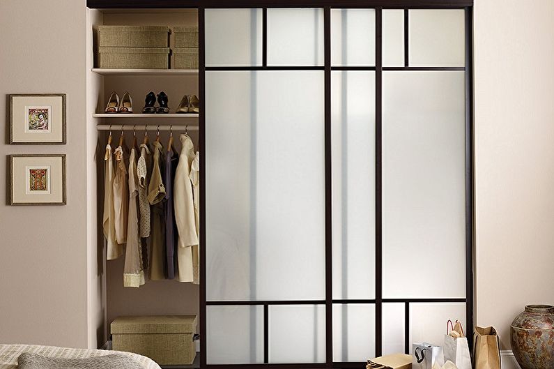 Design storage room in the apartment - Door