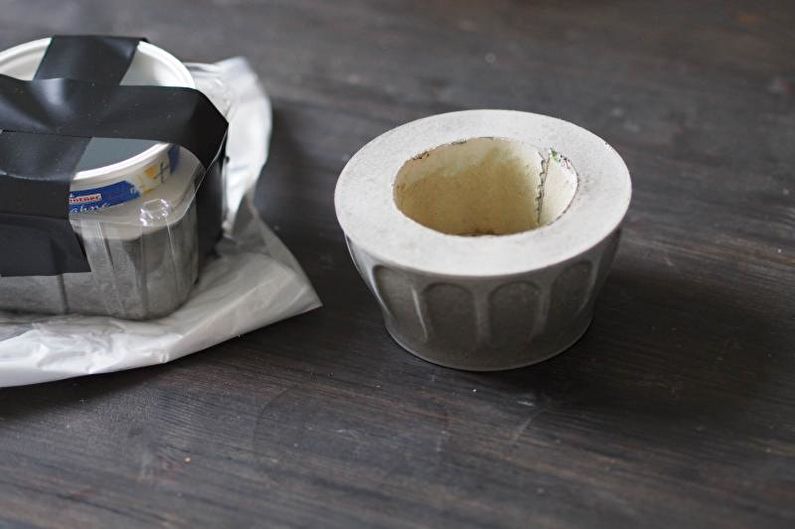 DIY flower pots made of concrete