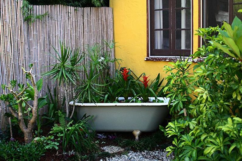 Ideas for flower pots in the garden