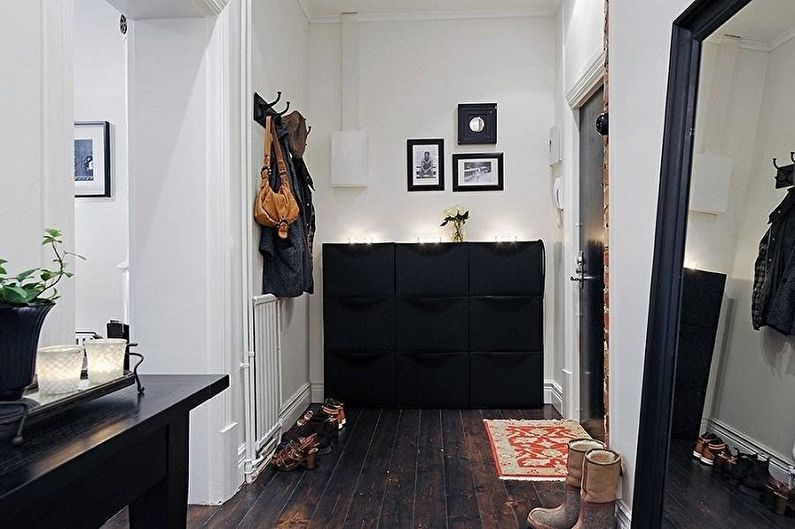Black Scandinavian style entrance hall - Interior Design