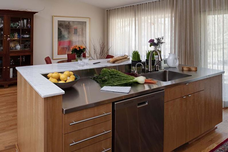 Beige tulle in the kitchen