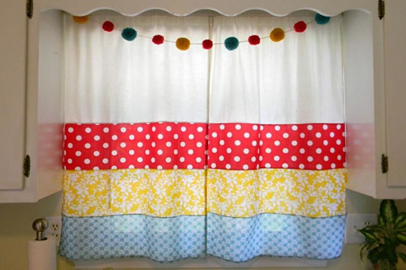 Colored tulle in the kitchen