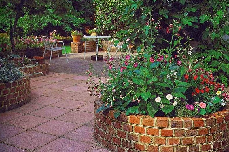 Making flower beds with your own hands - Brick