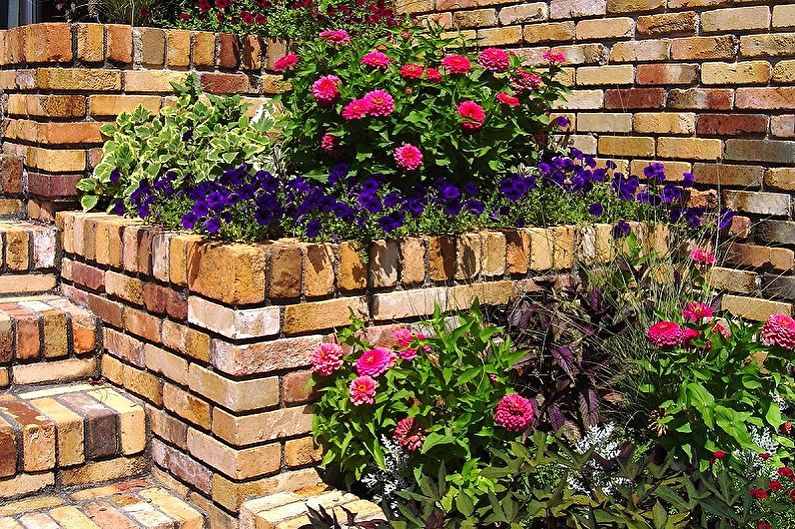 Making flower beds with your own hands - Brick