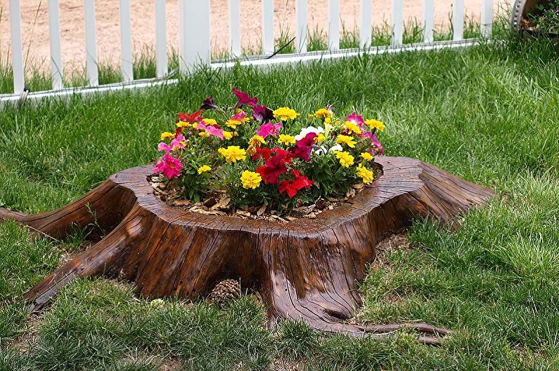 Making flower beds with your own hands - Wood