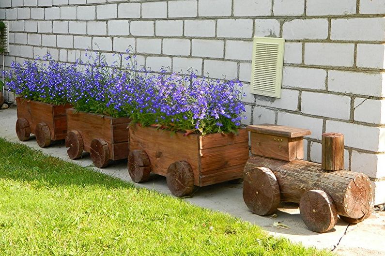 DIY flowerbed - photo