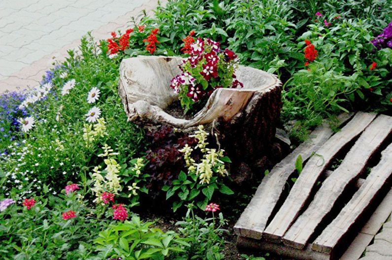 DIY flowerbed - photo