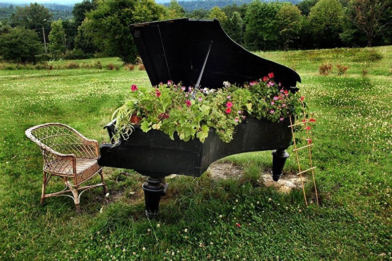 DIY flowerbed - photo
