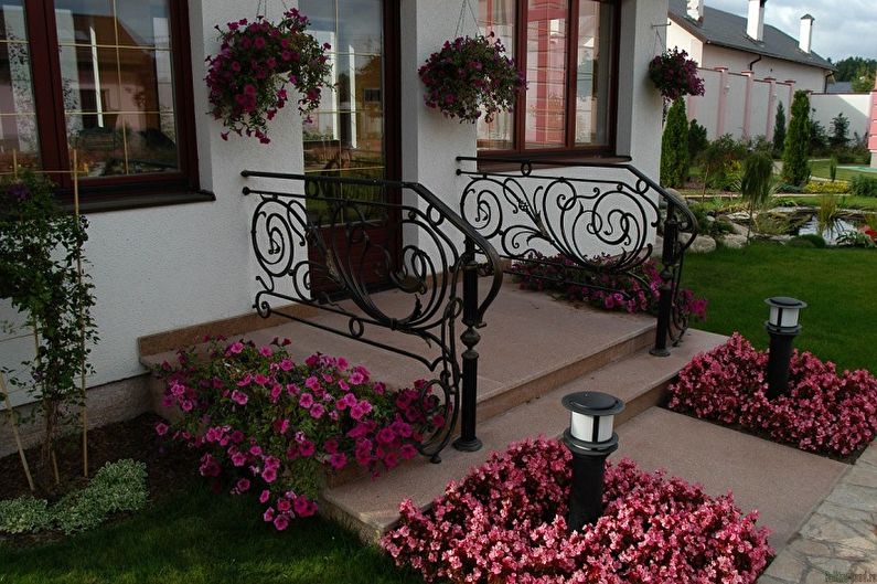 DIY flowerbed - photo