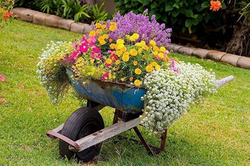 DIY flowerbed - photo