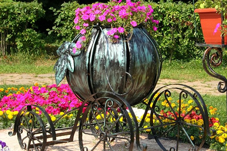 DIY flowerbed - photo