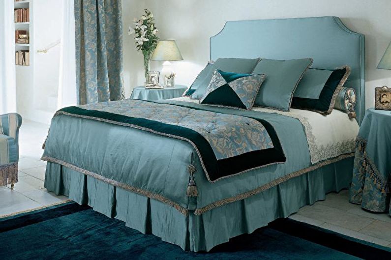 Bedspread with bedding