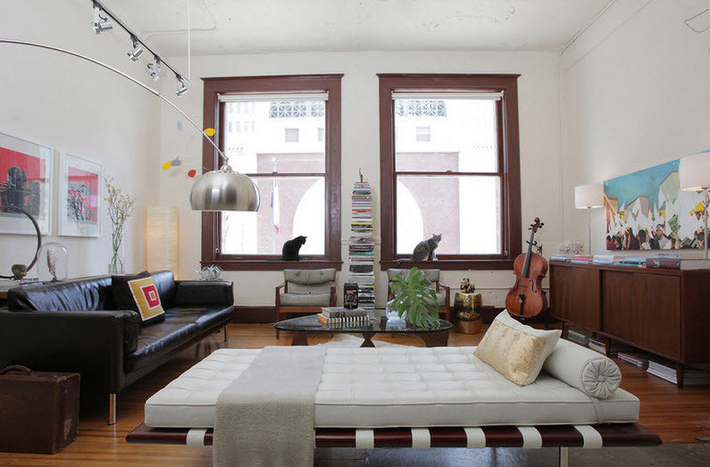 Interior design of a living room combined with a bedroom - photo