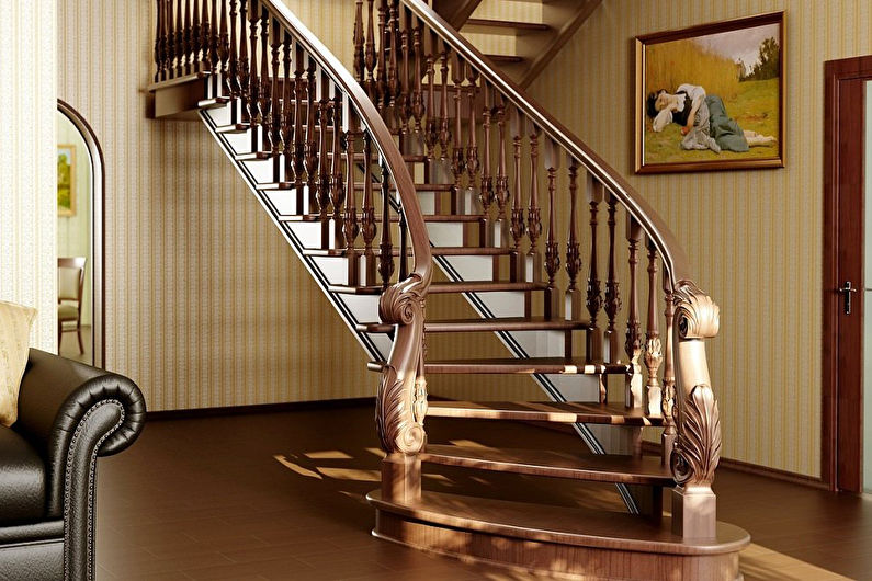 Escalier en bois au deuxième étage