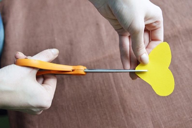 Do-it-yourself yellow rose from paper