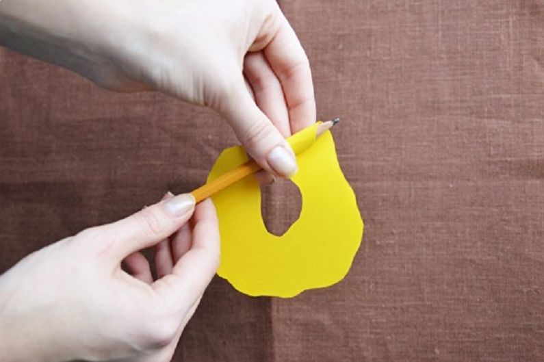 Do-it-yourself yellow rose from paper