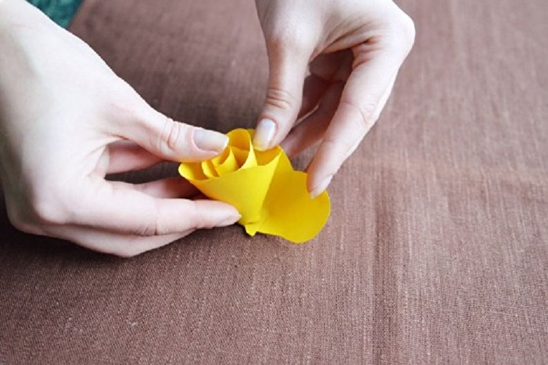 Do-it-yourself yellow rose from paper