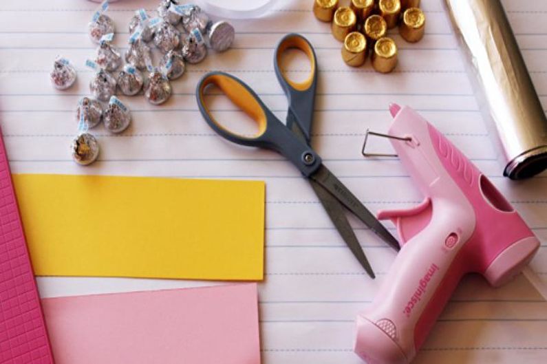 DIY paper rose with sweets inside